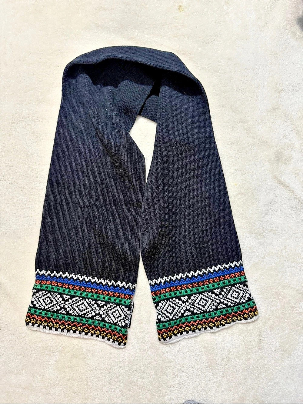 Roca Wear Geometric Knit Scarf in Black & Multicolor Like New